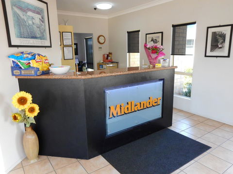 Midlander Motor Inn - Accommodation QLD 1