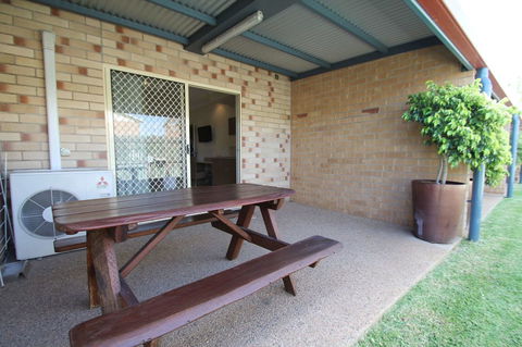 Midlander Motor Inn - Accommodation QLD 15