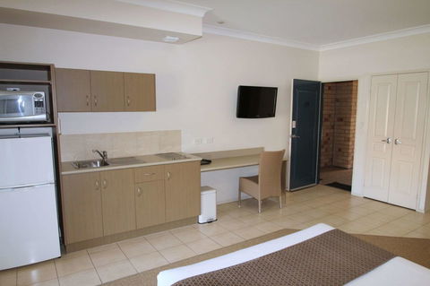 Midlander Motor Inn - Accommodation QLD 22