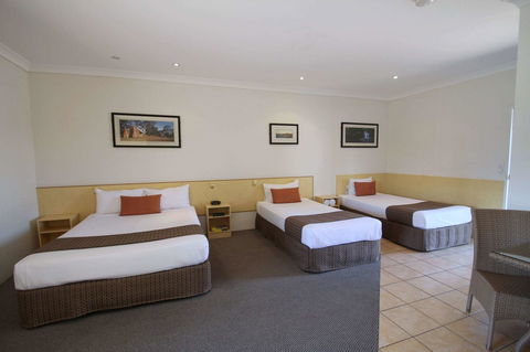 Midlander Motor Inn - Accommodation QLD 20