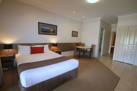 Midlander Motor Inn - Accommodation QLD 17