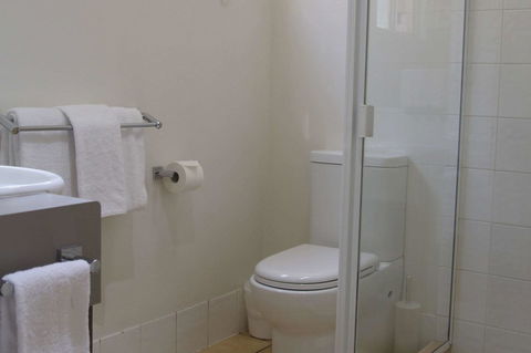 Midlander Motor Inn - Accommodation QLD 7