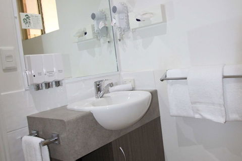Midlander Motor Inn - Accommodation QLD 10