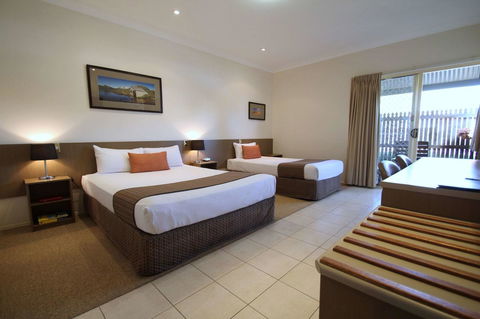 Midlander Motor Inn - Accommodation QLD 11