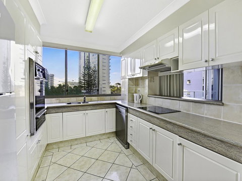 Surf 150 - Accommodation QLD 40