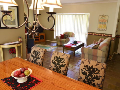 Apple Tree Cottage Montville - Accommodation QLD 5