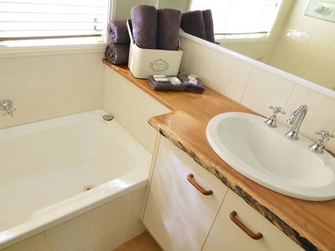 Apple Tree Cottage Montville - Accommodation QLD 10