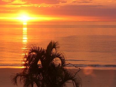 Beachfront Holiday Apartment To Rent For Short And Long Stays - Accommodation QLD 36