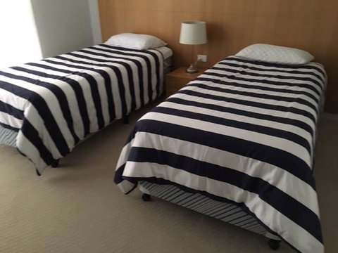 Beachfront Holiday Apartment To Rent For Short And Long Stays - Accommodation QLD 8