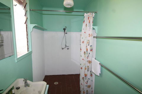 Signal Cottage - Accommodation QLD 10