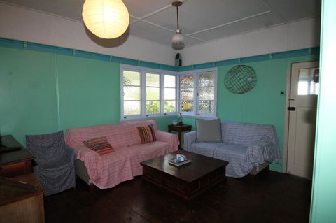 Signal Cottage - Accommodation QLD 4