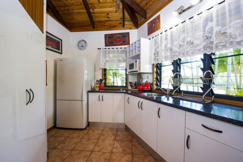 Magnetic Cottage - Accommodation QLD 8