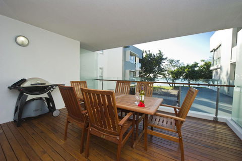 Maggies Beachfront Apartment 7 - Accommodation QLD 11