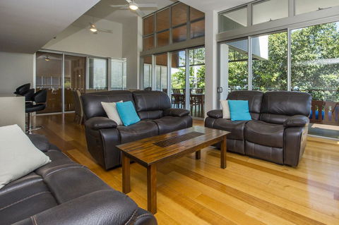 Maggies Beachfront Apartment 5 - Accommodation QLD 5