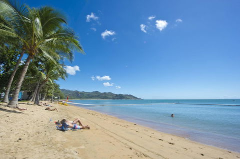 Maggies Beachfront Apartment 5 - Accommodation QLD 2