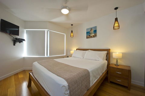 Maggies Beachfront Apartment 12 - Accommodation QLD 7
