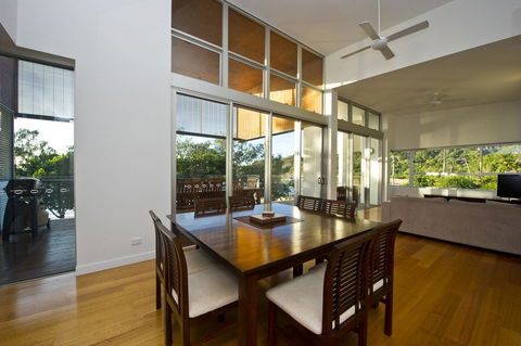 Maggies Beachfront Apartment 12 - Accommodation QLD 16