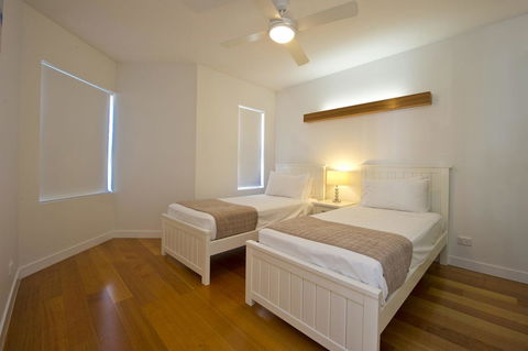 Maggies Beachfront Apartment 12 - Accommodation QLD 15