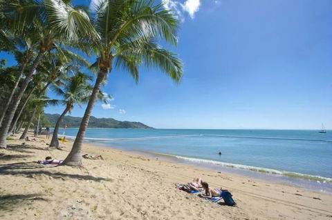 Maggies Beachfront Apartment 8 - Accommodation QLD 1
