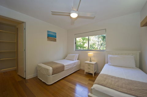 Maggies Beachfront Apartment 8 - Accommodation QLD 3
