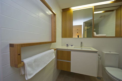 Maggies Beachfront Apartment 8 - Accommodation QLD 4
