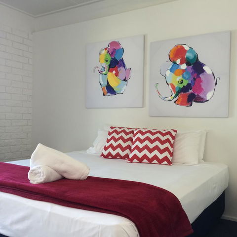 Arcadia Village Motel - Accommodation QLD 1