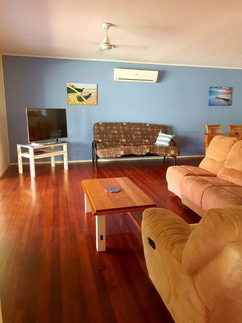Arcadia Beach Guest House And Car Hire - Accommodation QLD 23