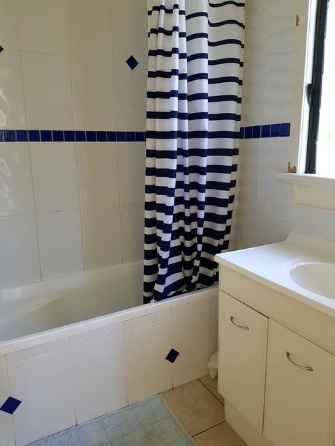 Arcadia Beach Guest House And Car Hire - Accommodation QLD 12