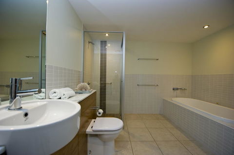 Blue On Blue Apartment 933 - Accommodation QLD 3