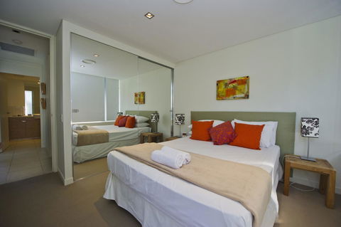 Blue On Blue Apartment 933 - Accommodation QLD 8