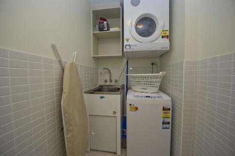 Blue On Blue Apartment 933 - Accommodation QLD 6