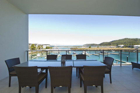 Blue On Blue Apartment 933 - Accommodation QLD 4