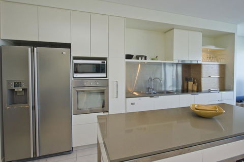 Blue On Blue Apartment 933 - Accommodation QLD 11