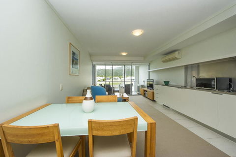 Blue On Blue Superior Studio Room 1321 - Accommodation QLD 4