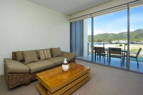 Blue On Blue Superior Studio Room 1321 - Accommodation QLD 1