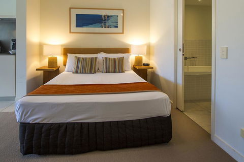 Blue On Blue Superior Studio Room 1321 - Accommodation QLD 2