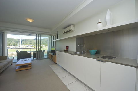 Blue On Blue Superior Studio Room 1241 - Accommodation QLD 2