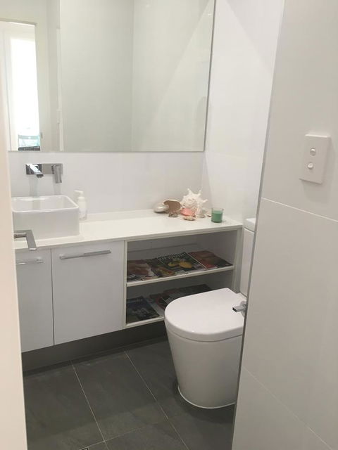 Modern Beach Villa - Accommodation QLD 8