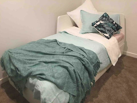 Modern Beach Villa - Accommodation QLD 4