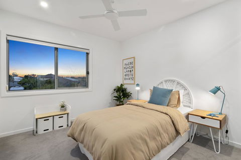 Luxury Canal Front Holiday House - Accommodation QLD 3