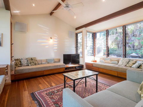 Laguna House - Accommodation QLD 4