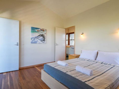 Laguna House - Accommodation QLD 7