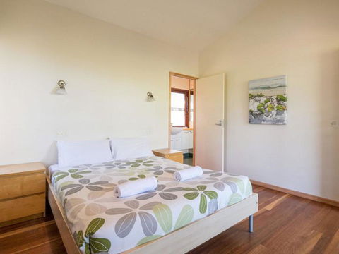 Laguna House - Accommodation QLD 3