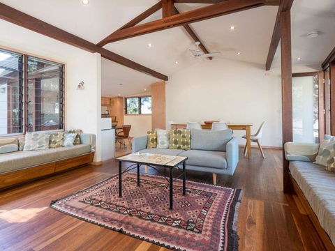 Laguna House - Accommodation QLD 9