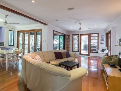 Billa Blue By Discover Stradbroke - Accommodation QLD 4