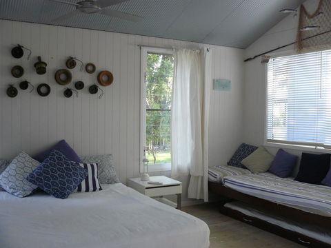 Sea Shanties - Accommodation QLD 7