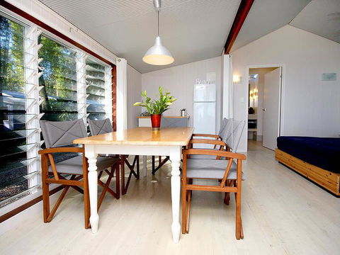 Sea Shanties - Accommodation QLD 5