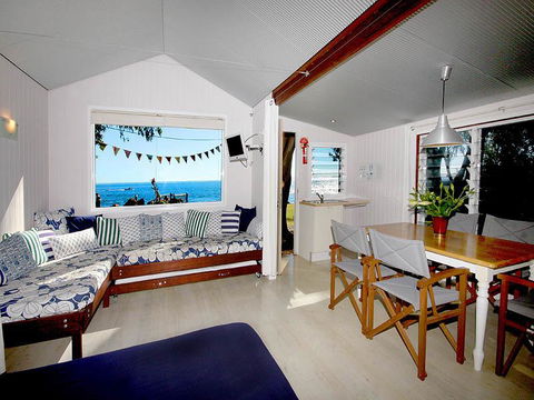 Sea Shanties - Accommodation QLD 3