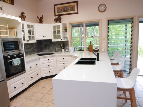 Gone Fishin - Accommodation QLD 0