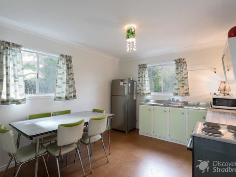 Curlew Shack - Accommodation QLD 2